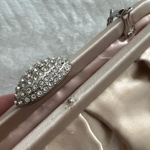 Chic Satin Clutch with Chain Strap - Picture 3 of 3